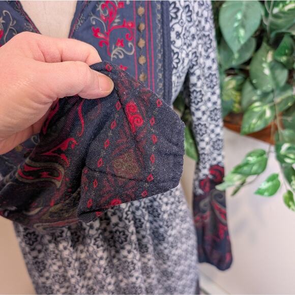 Sahalie Embroidered Dress Size Medium - Picture 3 of 5